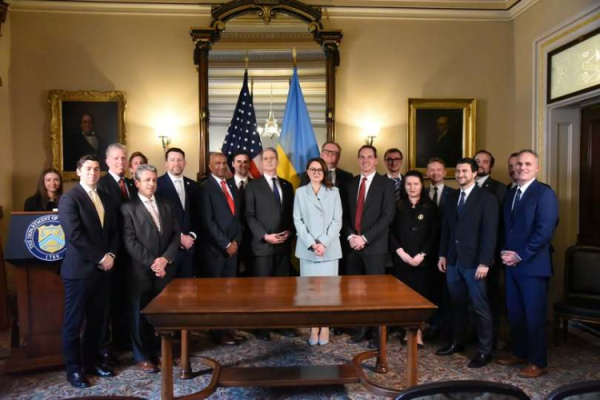 日升策略 美乌终于签了矿产协议，最后一刻仍在\＂拉扯\＂