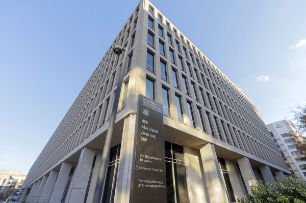 盈利通 美国最高法院允许特朗普政府在教育部实施大规模裁员